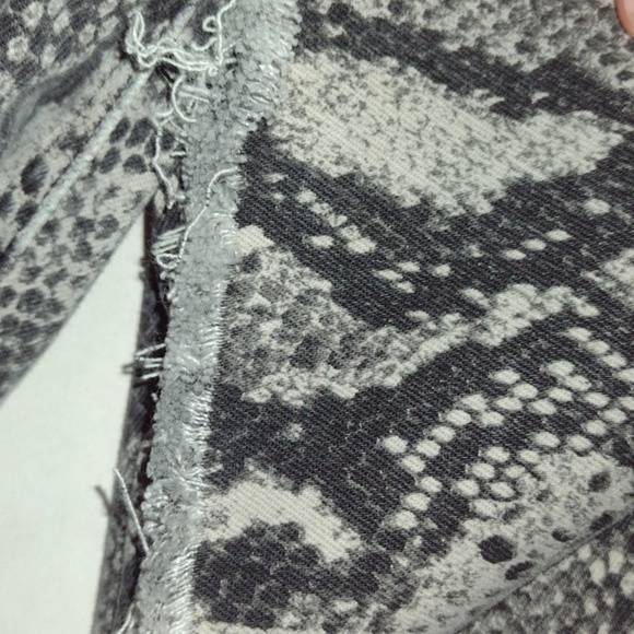 PAIGE Snakeskin hoxton slim Jeans size 29 raw him - Picture 10 of 12